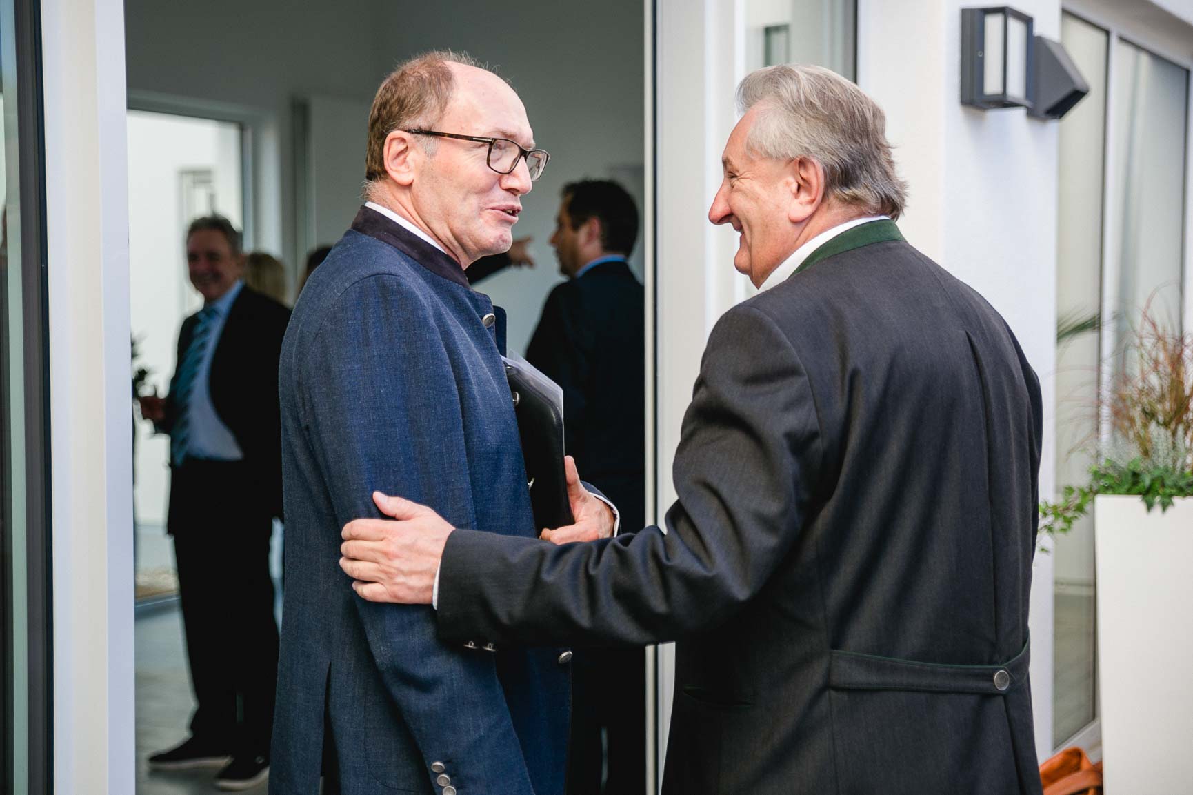 KWA Vorstand Horst Schmieder (links) und der Passauer Landrat Franz Meyer.